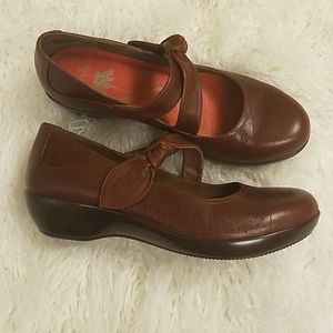 NEW Dansko Deidra knot Mary Janes